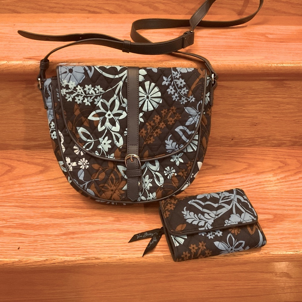 Like NEW Vera Bradley Purse and wallet set